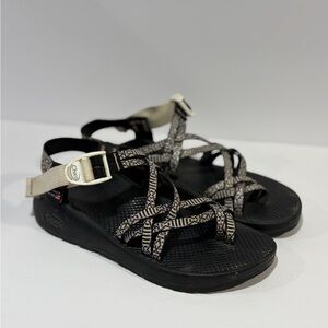 Chaco Black Strappy Sandals with Cream Patterned Straps Hiking Waterproof Size 7
